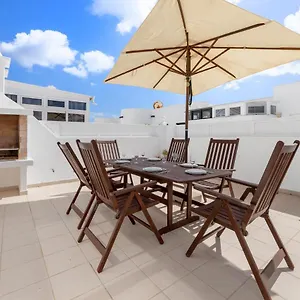 https://villa-dara-arrecife-lanzarote.in-canary-islands.com